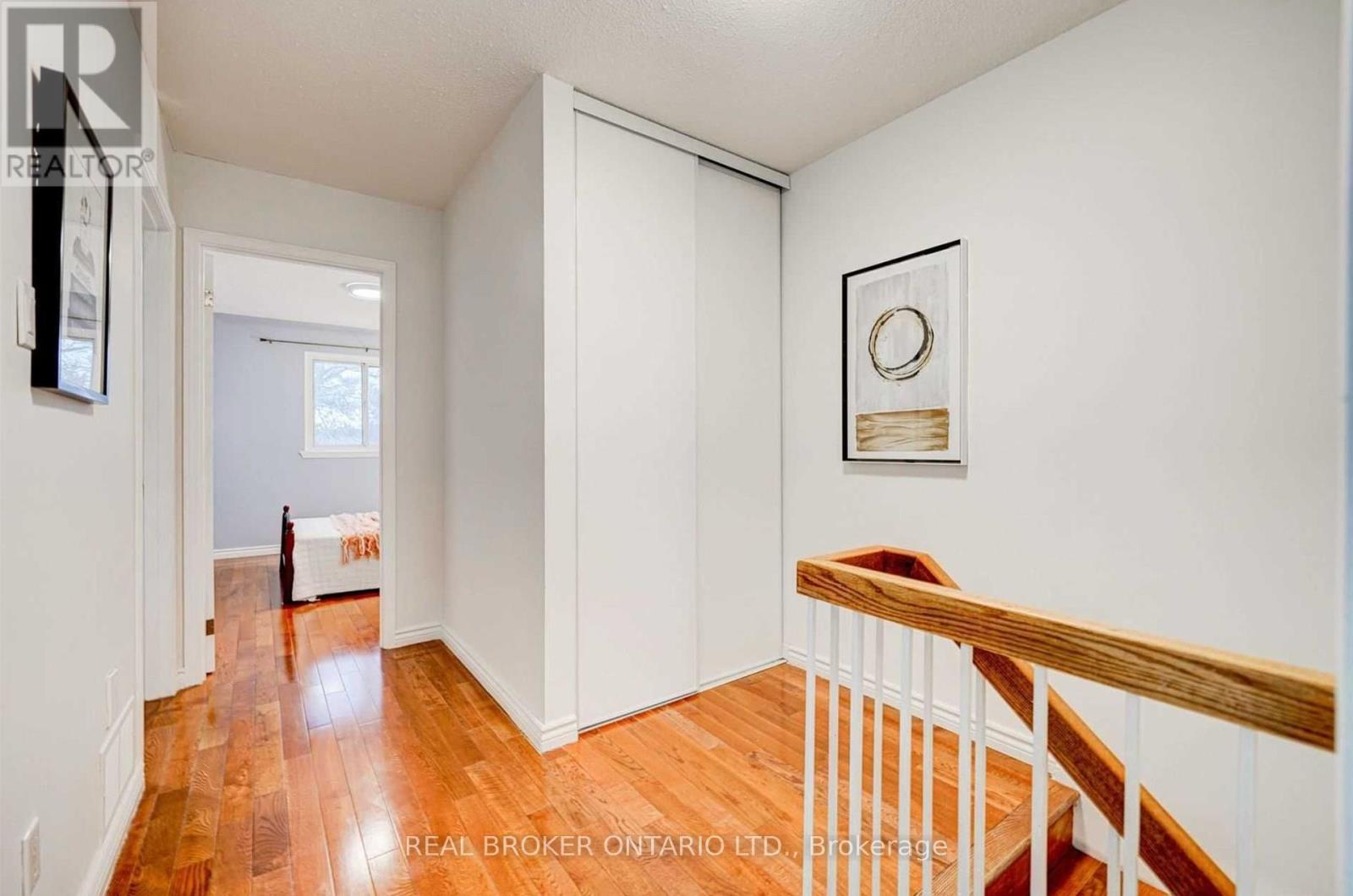 Photo 8 of 86 Valdor Drive, Toronto ON