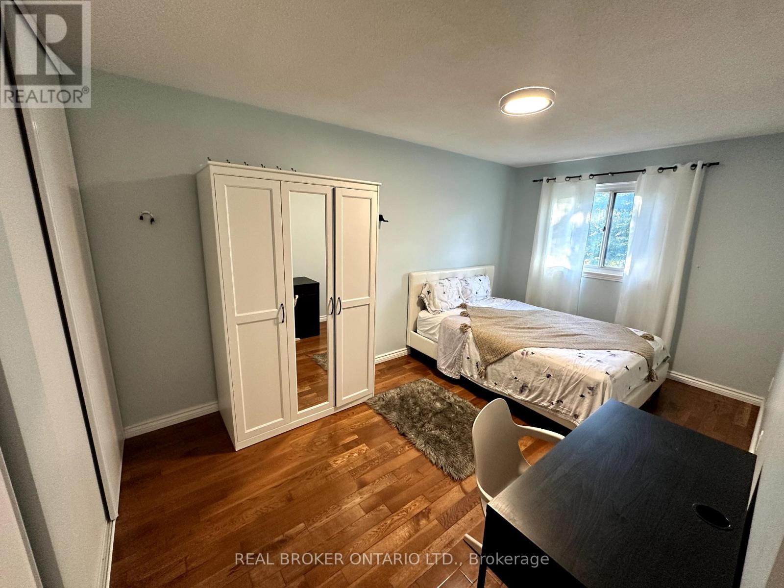 Photo 3 of 86 Valdor Drive, Toronto ON