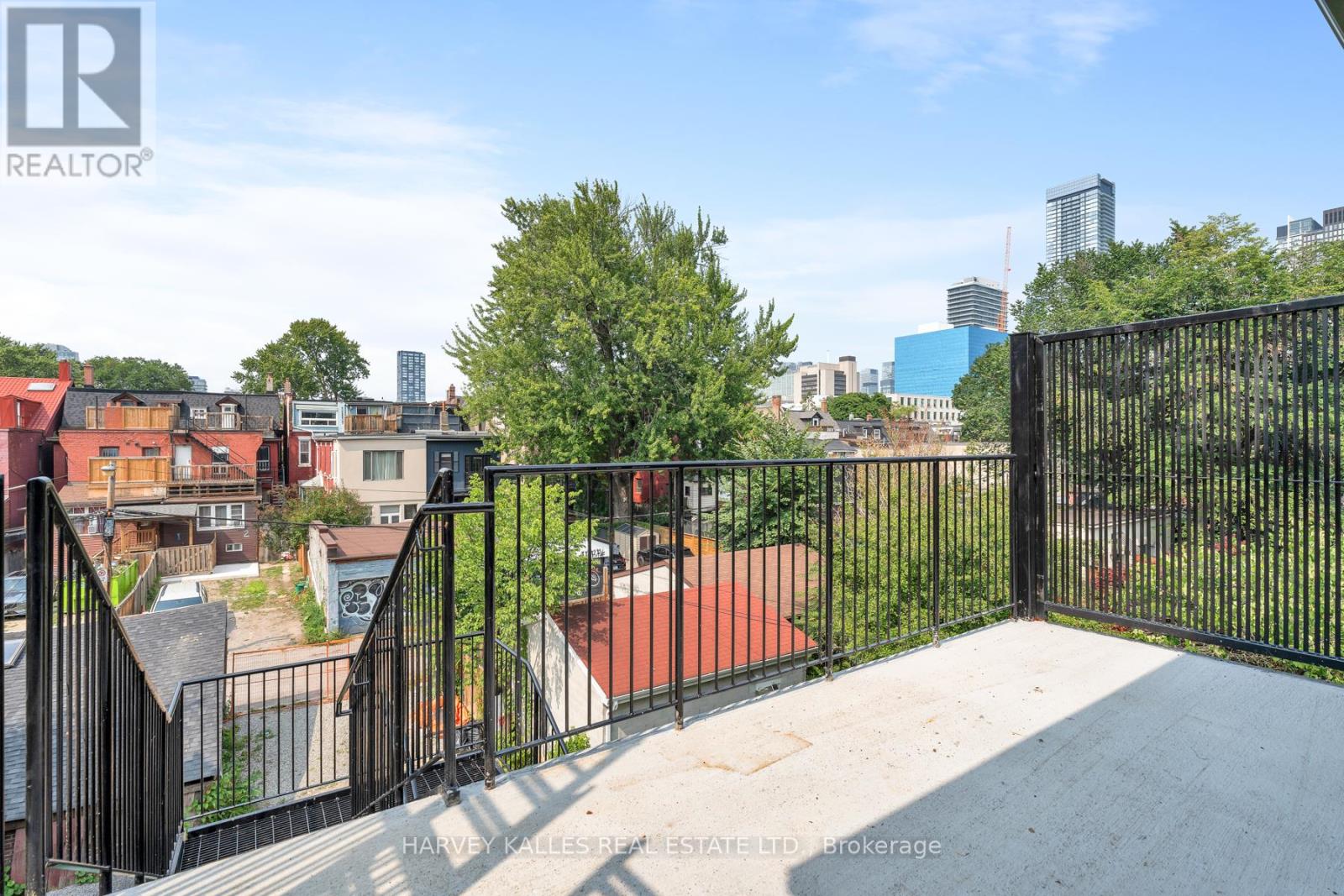Photo 8 of 3 24 Sullivan Street, Toronto ON