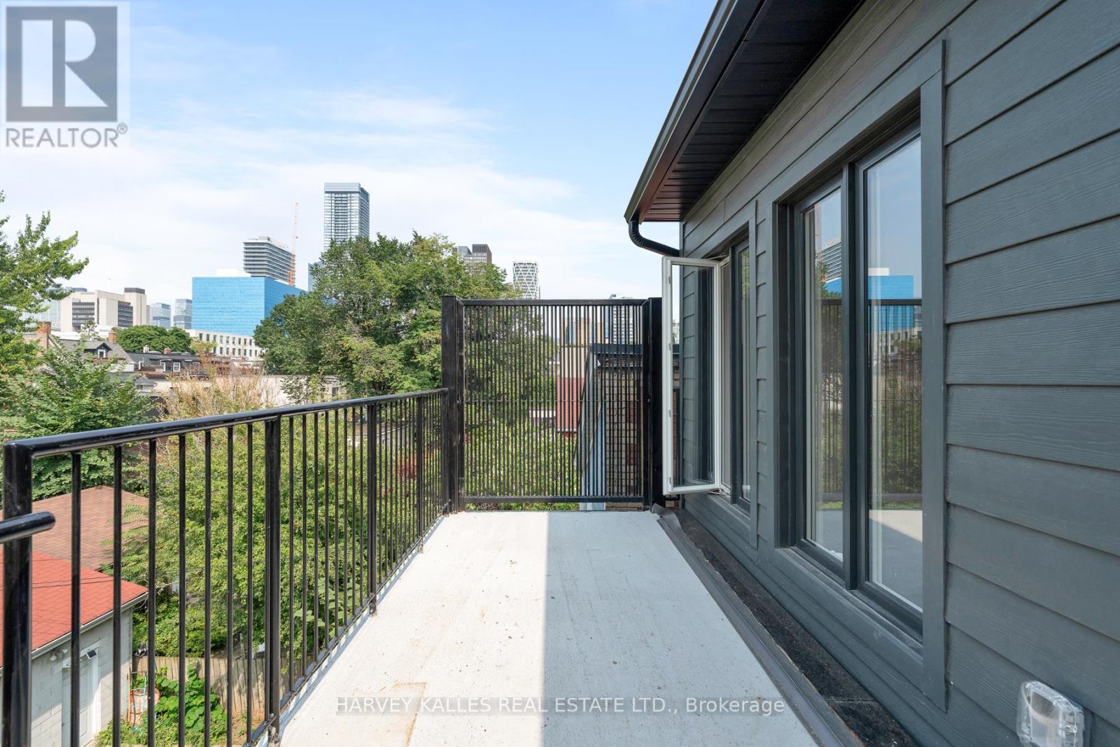 Photo 2 of 3 24 Sullivan Street, Toronto ON