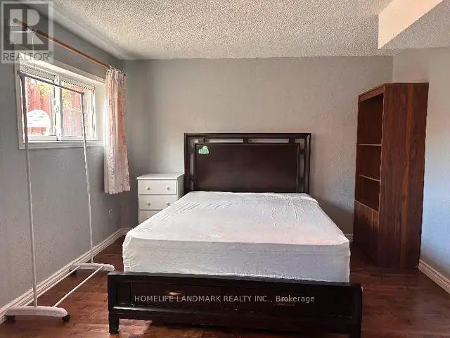 Photo 7 of 940 Hampstead Court, Mississauga ON