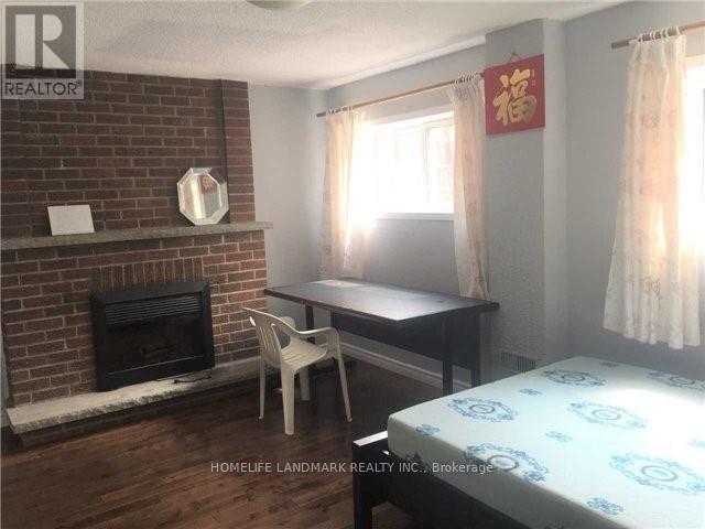 Photo 2 of 940 Hampstead Court, Mississauga ON