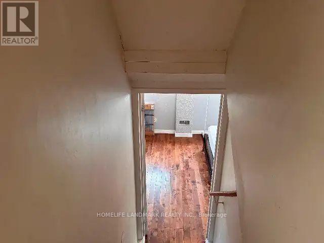 Photo 12 of 940 Hampstead Court, Mississauga ON