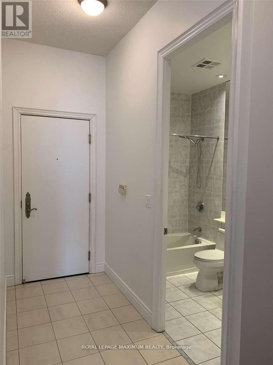 Photo 1 of Uph 15 51 Saddlecreek Drive, Markham ON