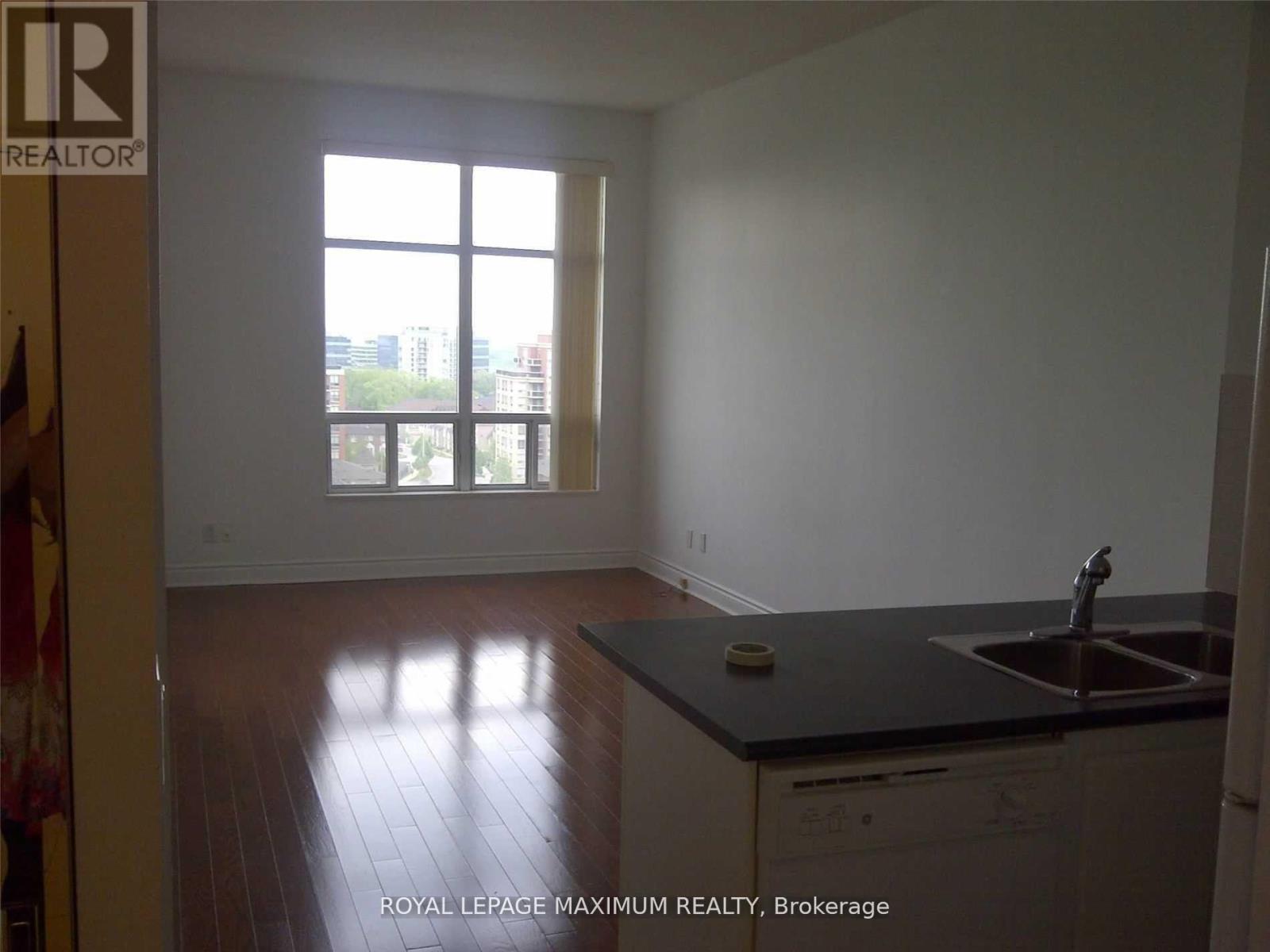 Photo 8 of Uph 15 51 Saddlecreek Drive, Markham ON