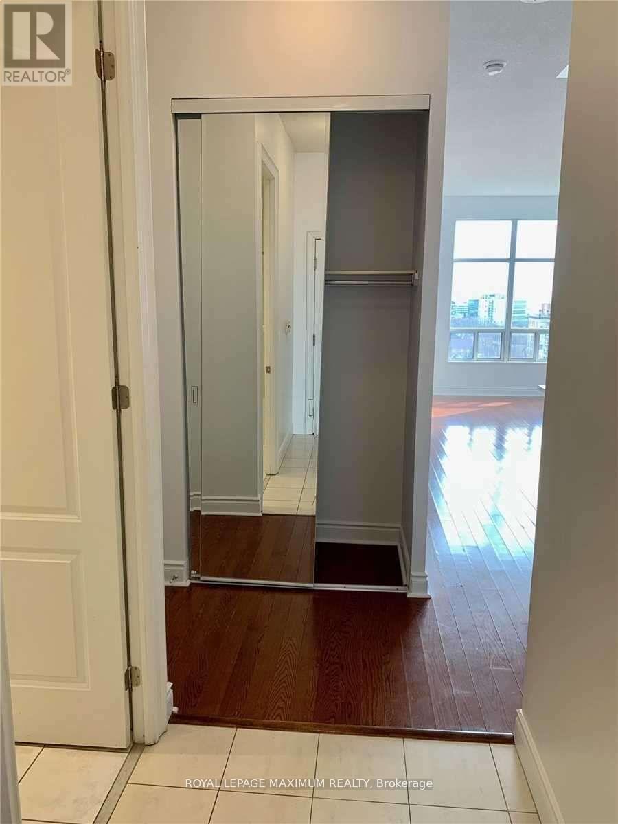 Photo 6 of Uph 15 51 Saddlecreek Drive, Markham ON