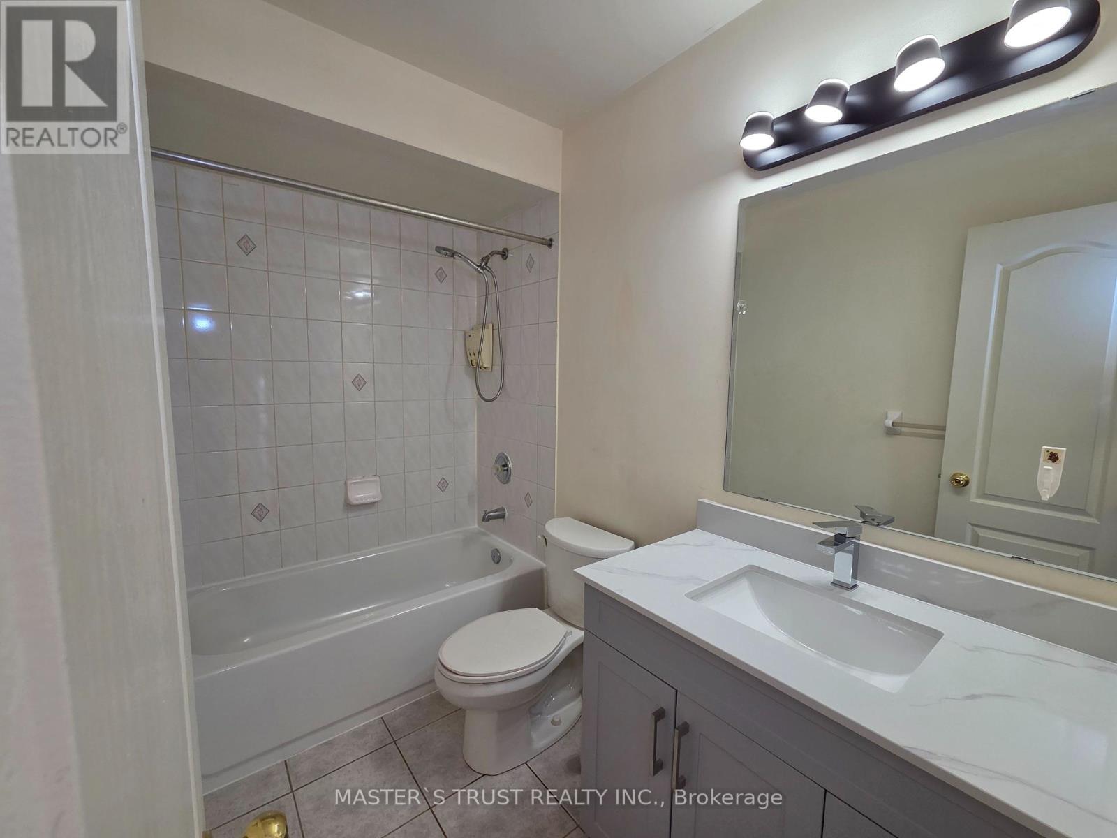 Photo 11 of 5 Nakina Way, Markham ON