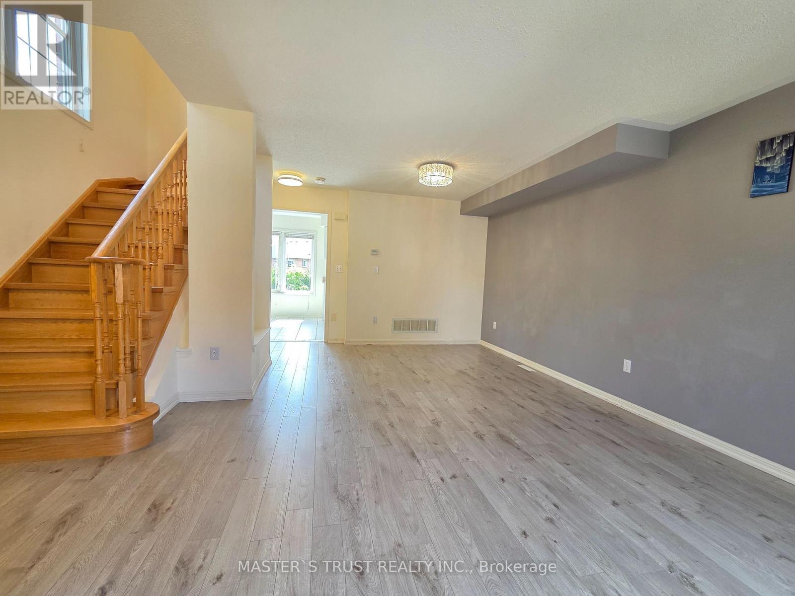 Photo 4 of 5 Nakina Way, Markham ON