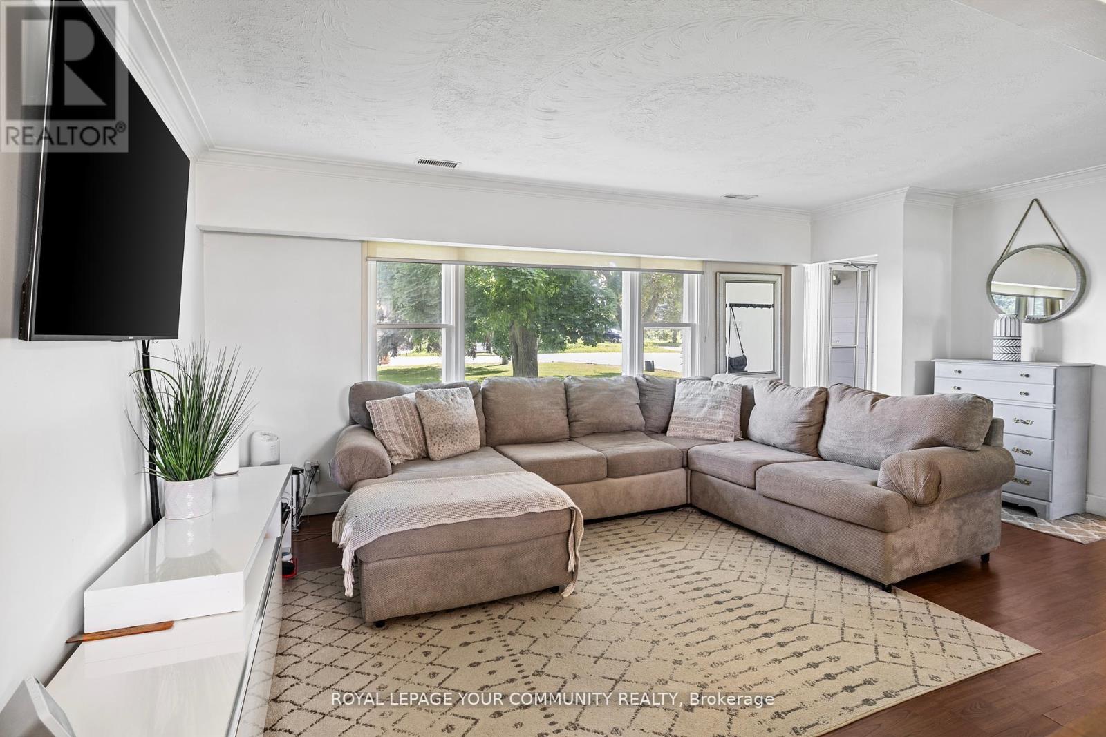 Photo 5 of 70 Simmons Street, Vaughan ON