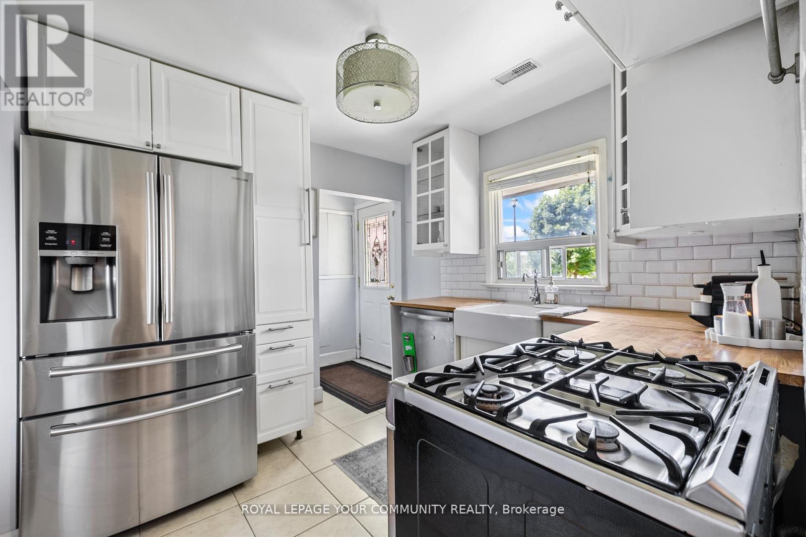 Photo 8 of 70 Simmons Street, Vaughan ON