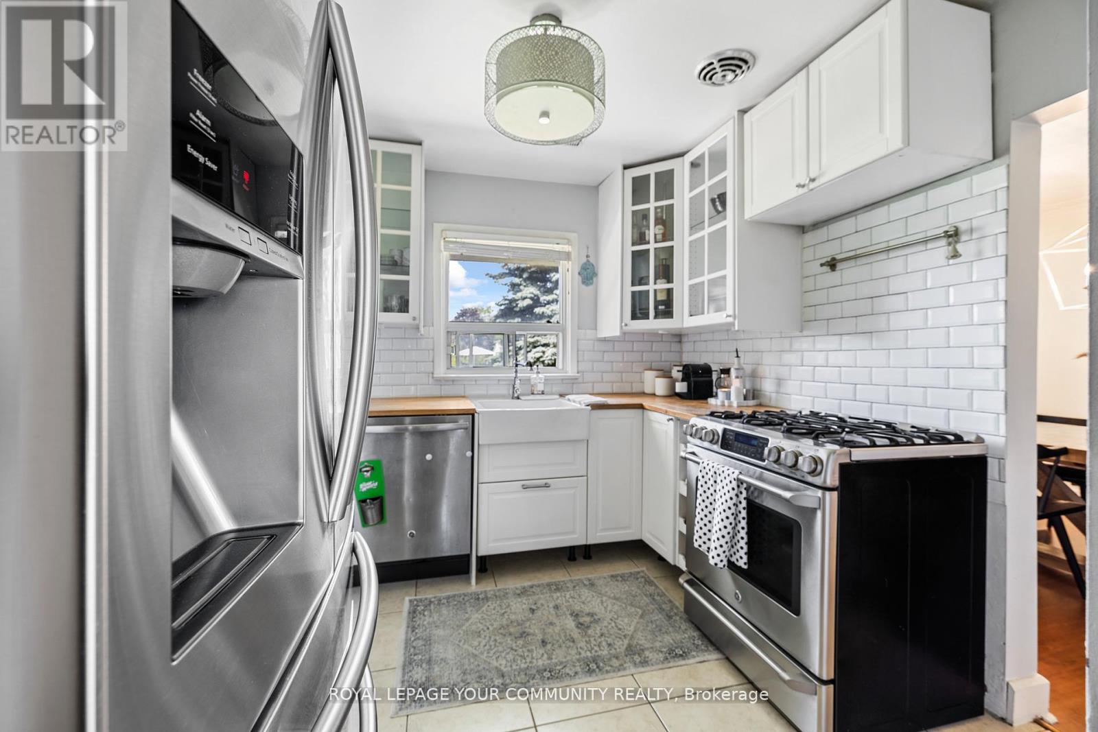 Photo 9 of 70 Simmons Street, Vaughan ON