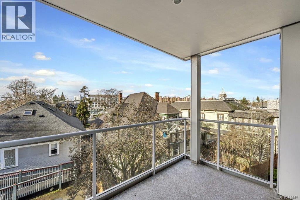 303 640 Michigan Street, Victoria