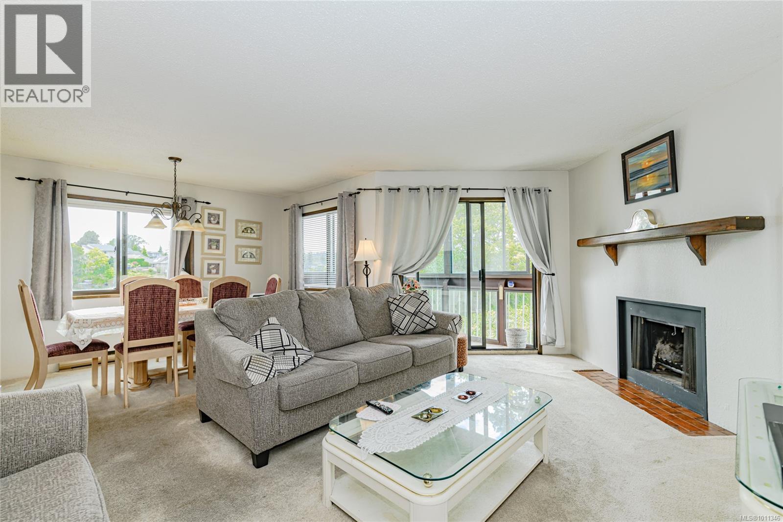 Photo 2 of 204 71 Gorge Rd W, Saanich BC