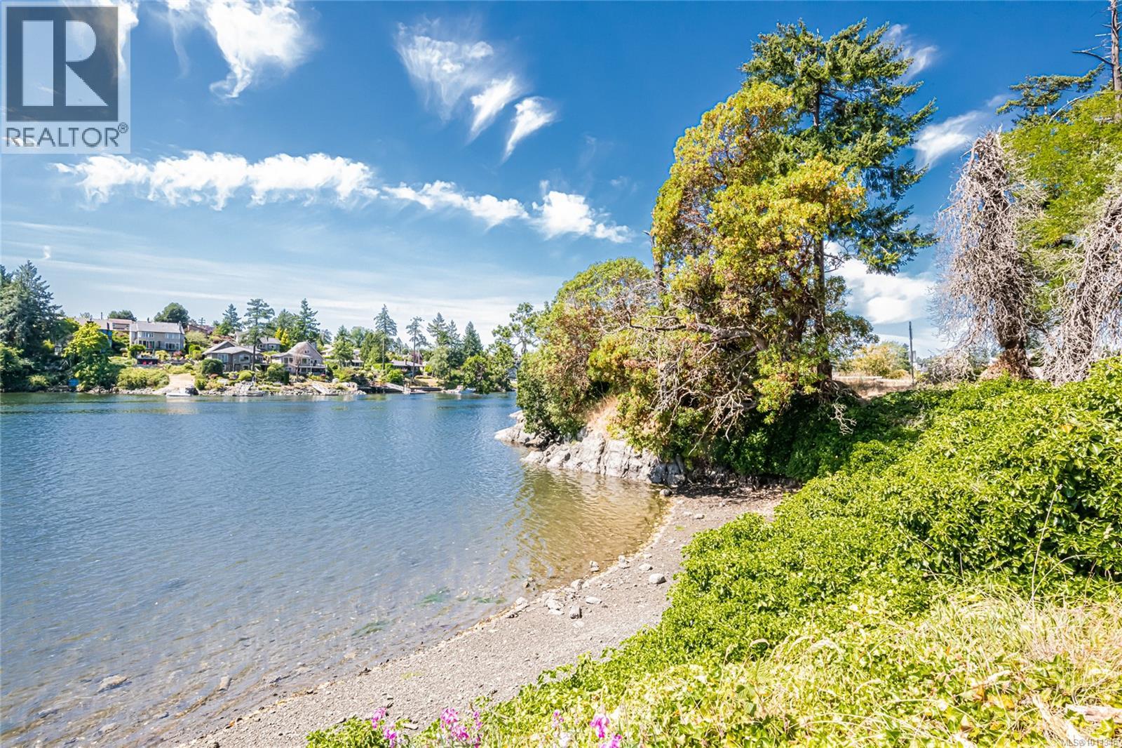 Photo 26 of 204 71 Gorge Rd W, Saanich BC