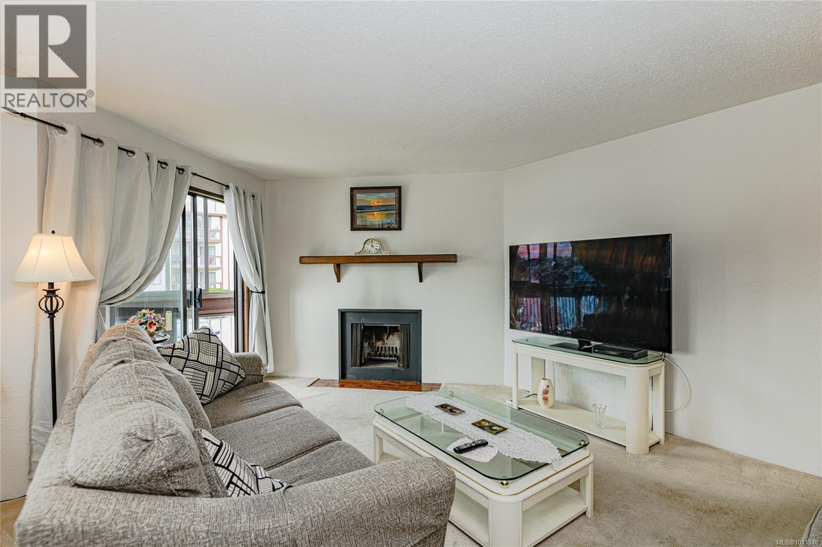 Photo 5 of 204 71 Gorge Rd W, Saanich BC