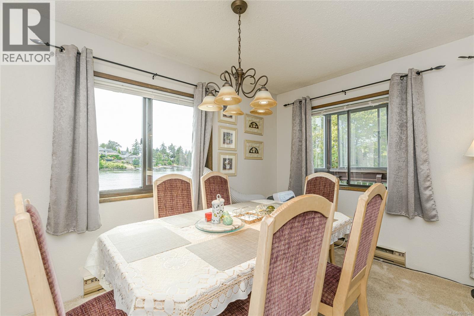 Photo 6 of 204 71 Gorge Rd W, Saanich BC