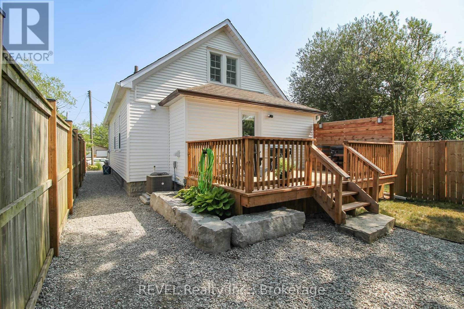 Photo 19 of 44 St George Street, Welland ON