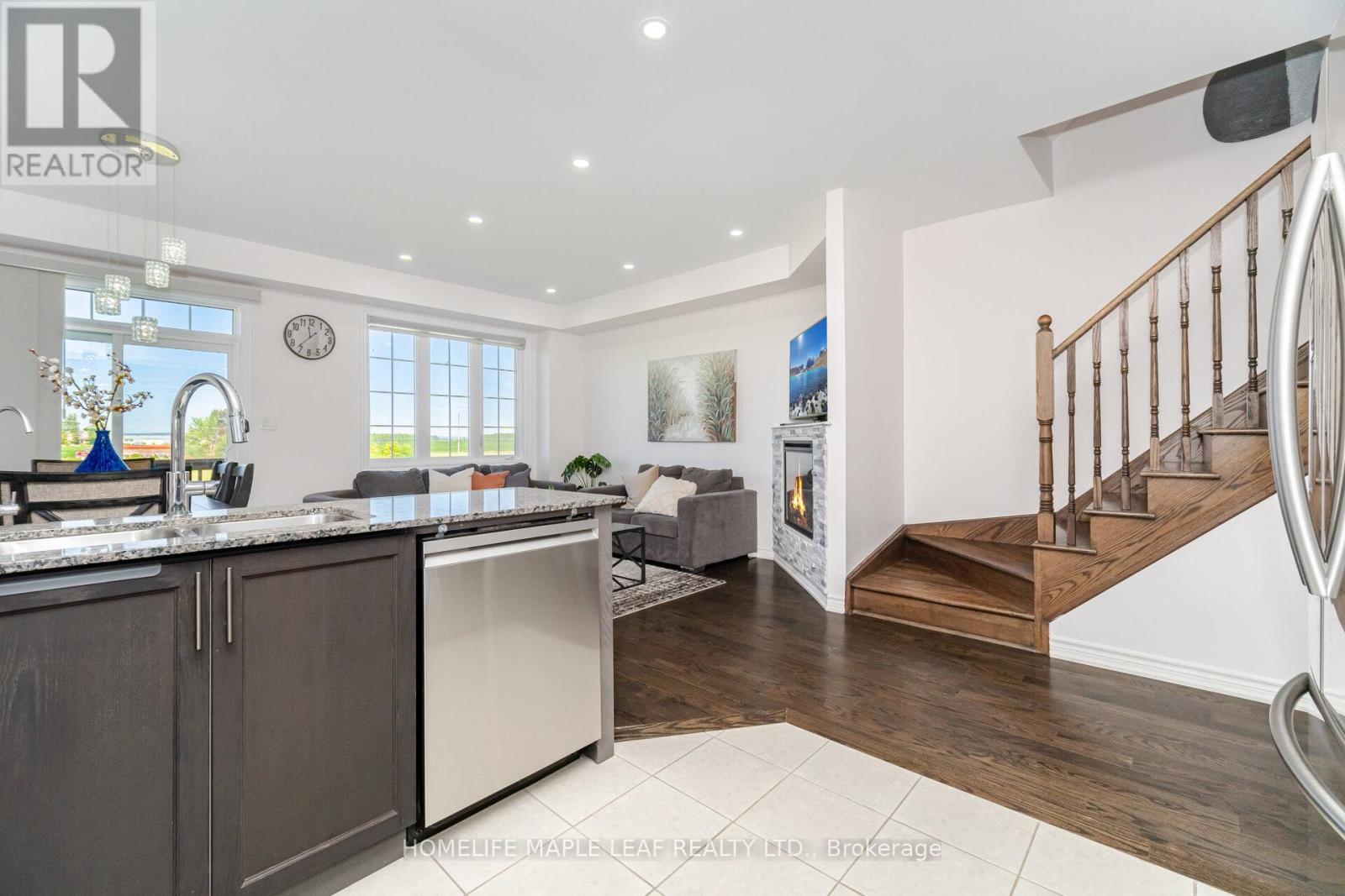 Photo 11 of 30 Agava Street, Brampton ON