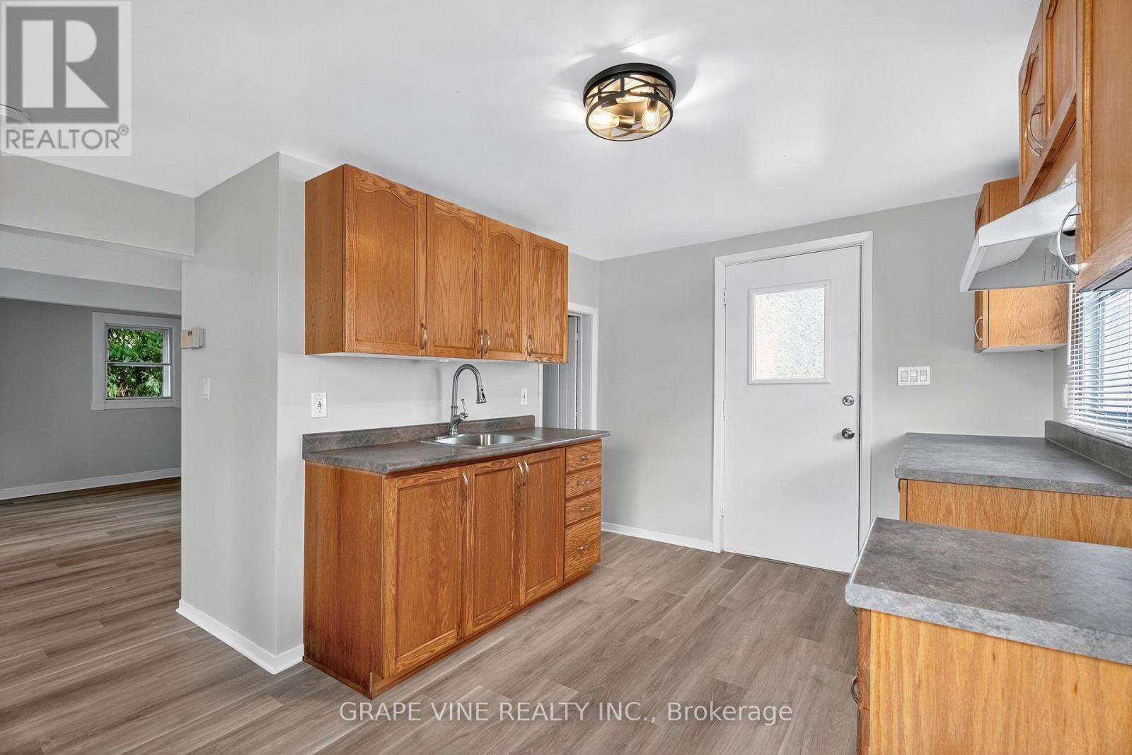 Photo 10 of 814 Laurier Street, Clarencerockland ON