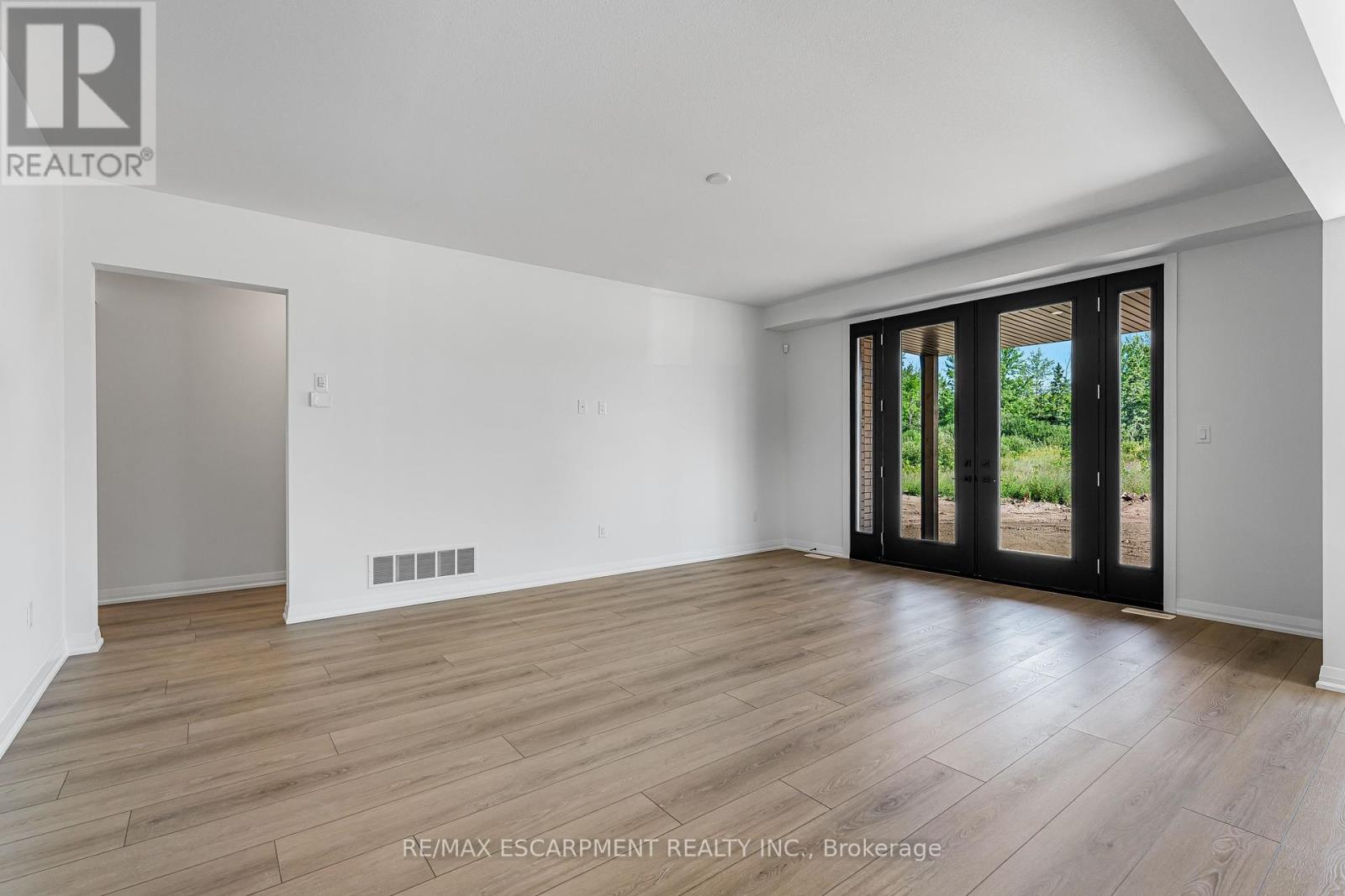 Photo 23 of 902 Rutherford Street, Fort Erie ON