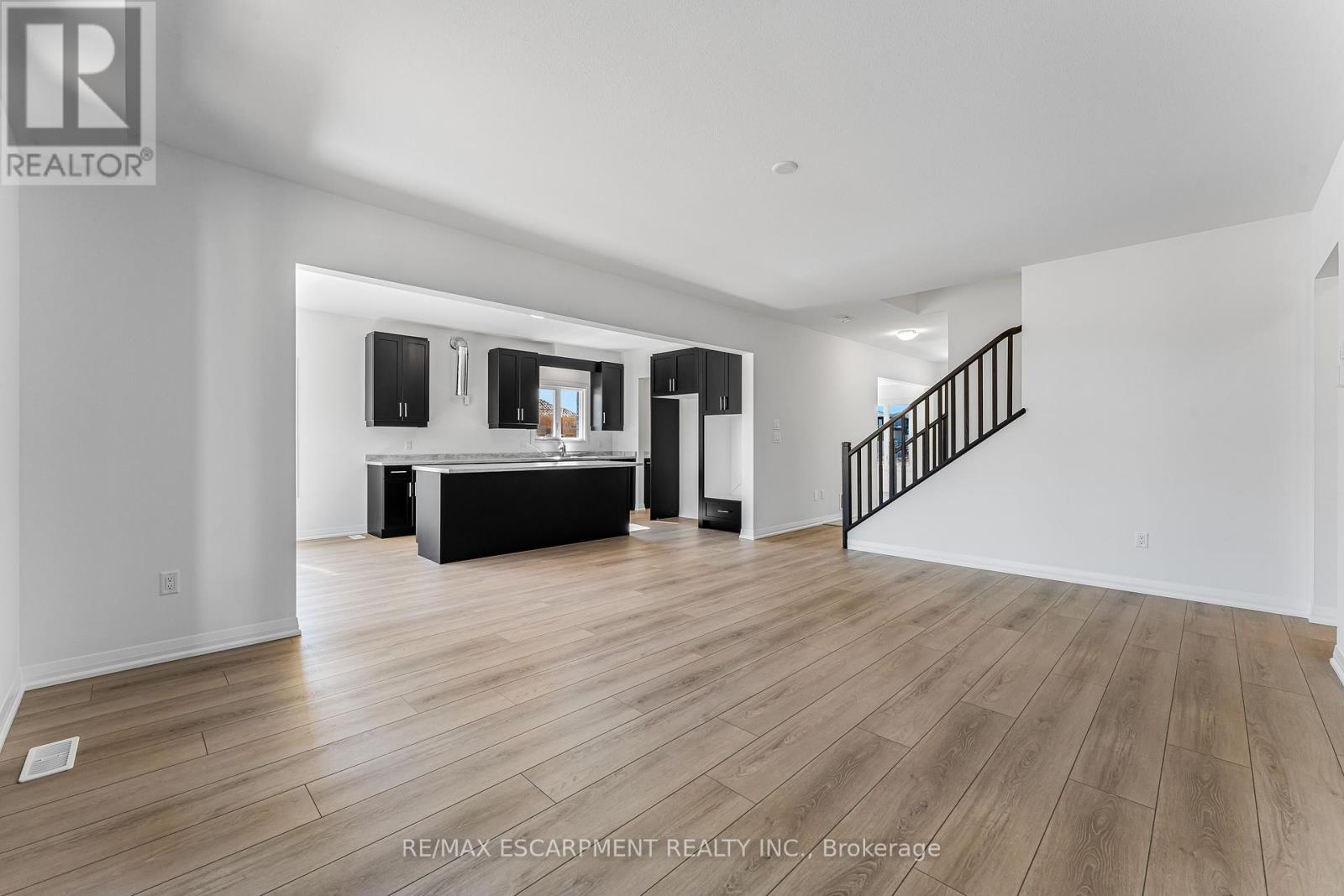 Photo 10 of 902 Rutherford Street, Fort Erie ON