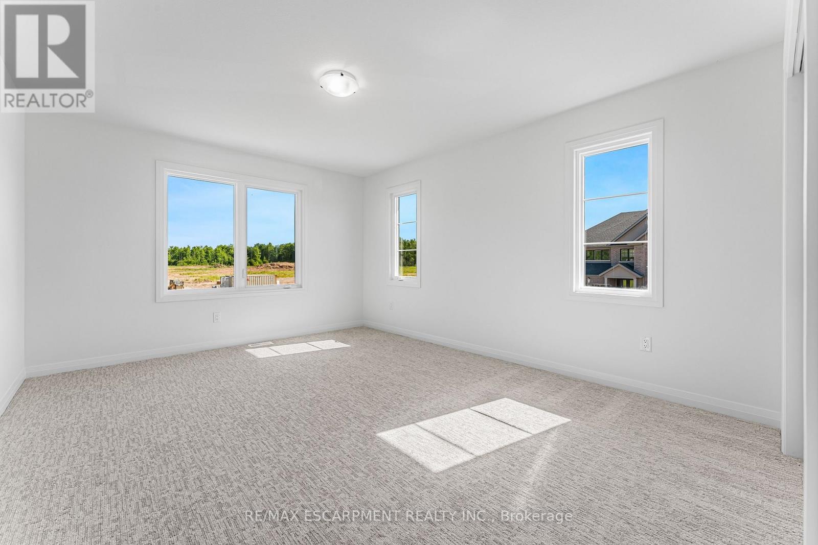 Photo 18 of 902 Rutherford Street, Fort Erie ON