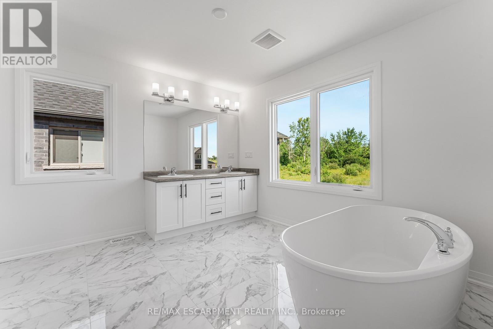 Photo 33 of 902 Rutherford Street, Fort Erie ON