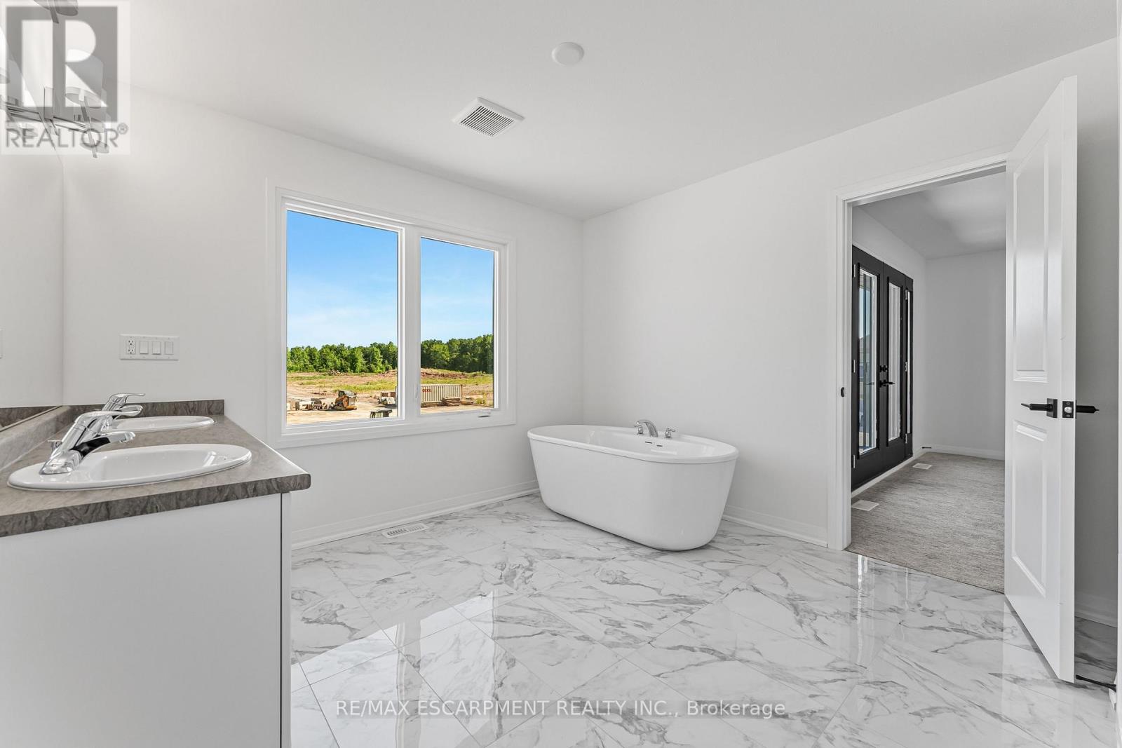 Photo 39 of 902 Rutherford Street, Fort Erie ON