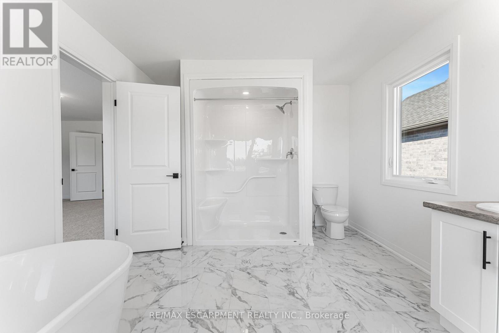 Photo 8 of 902 Rutherford Street, Fort Erie ON