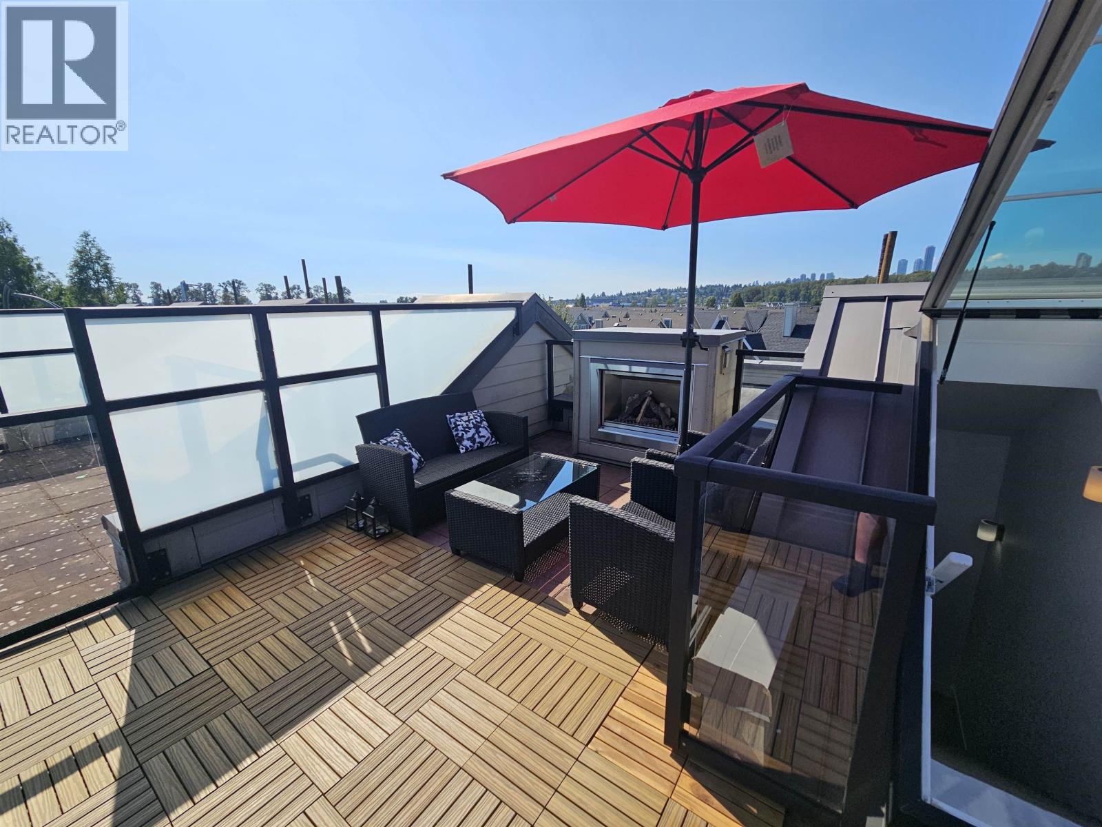 Photo 3 of 5 230 Salter Street, New Westminster BC