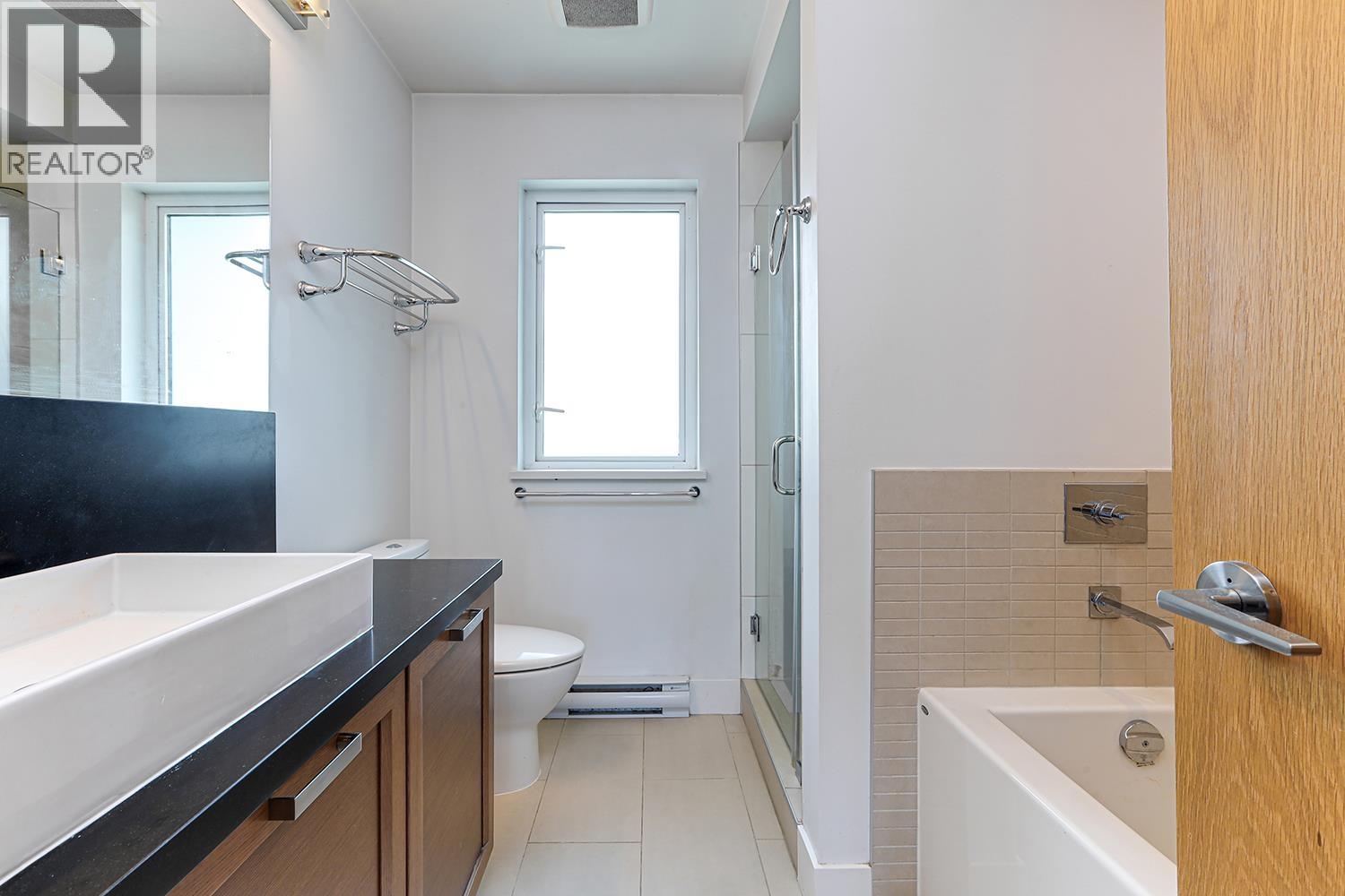Photo 6 of 5 230 Salter Street, New Westminster BC