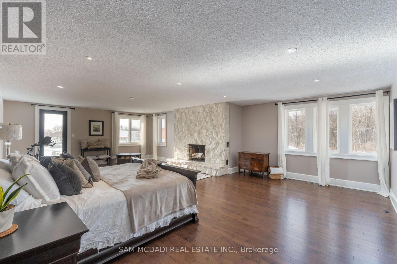 Photo 24 of 1046 Concession 6 Road W, Hamilton ON