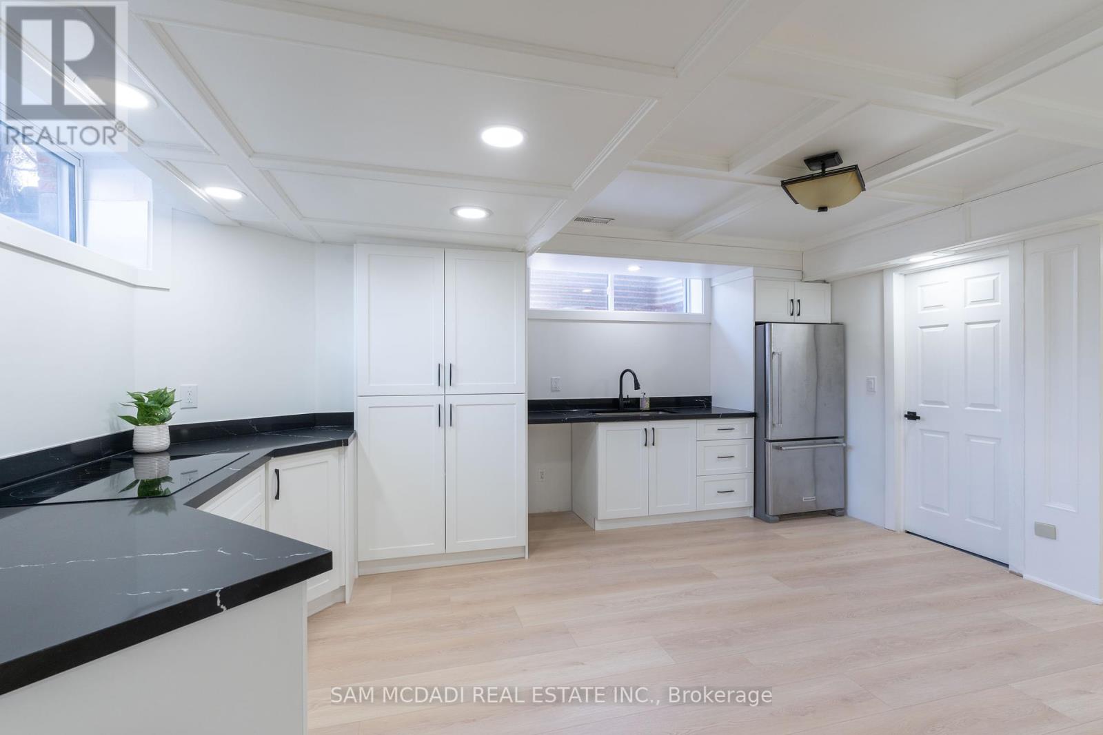 Photo 32 of 1046 Concession 6 Road W, Hamilton ON