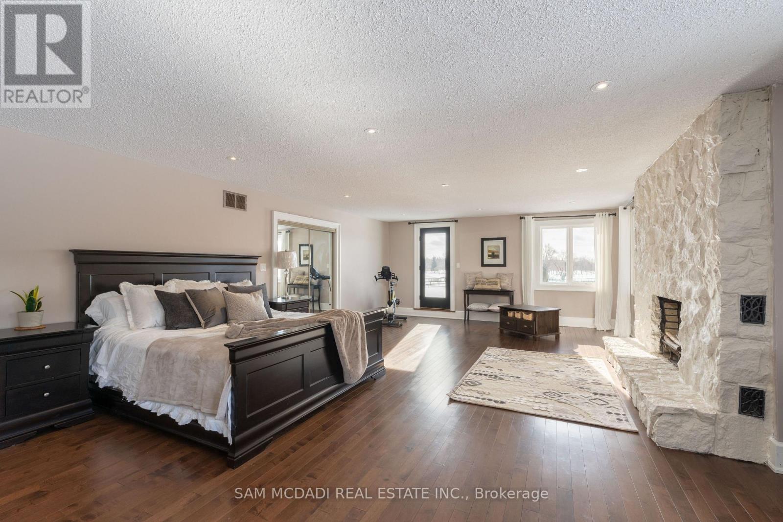 Photo 16 of 1046 Concession 6 Road W, Hamilton ON