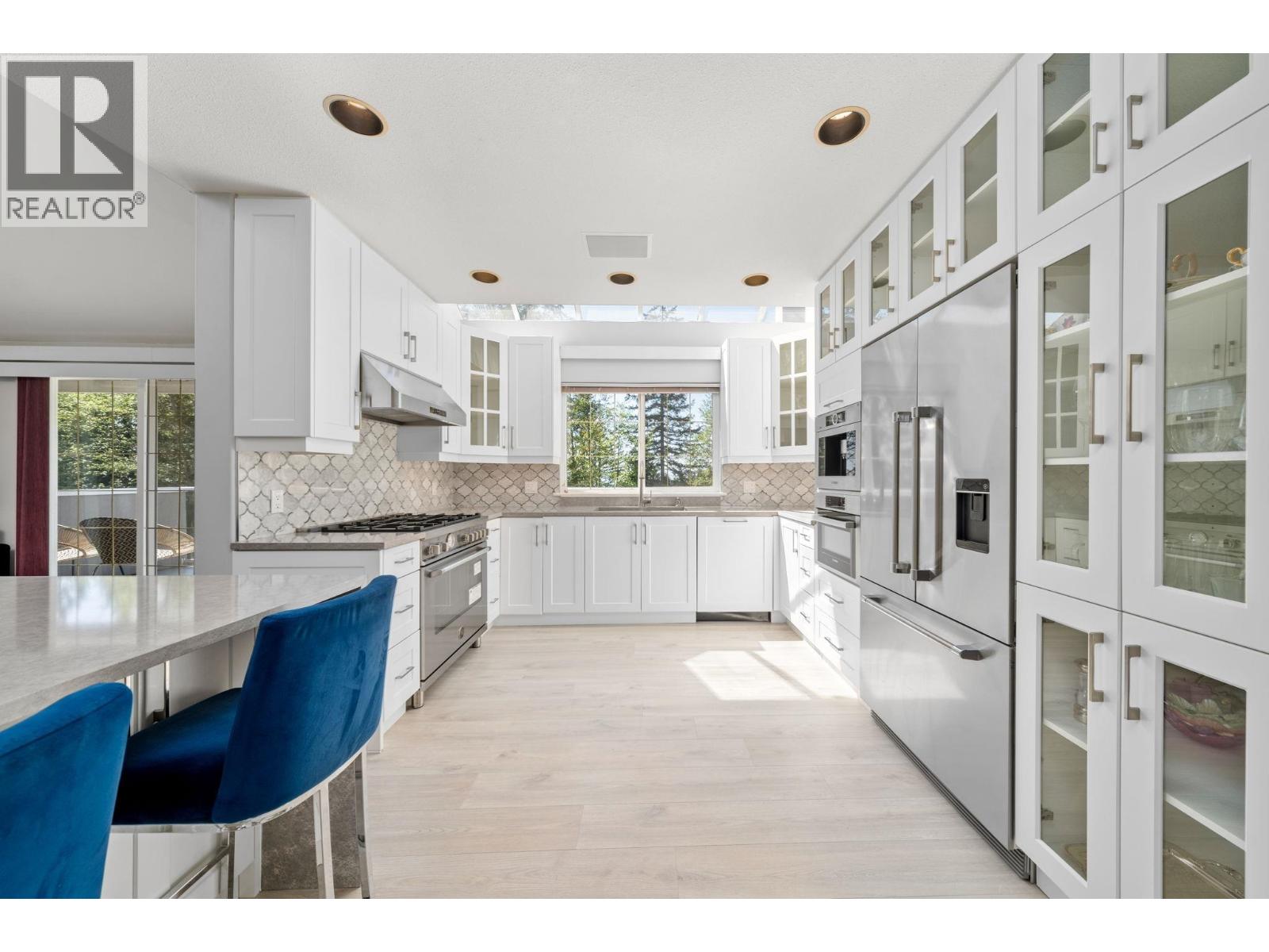 Photo 14 of 192 Montroyal Boulevard, North Vancouver BC