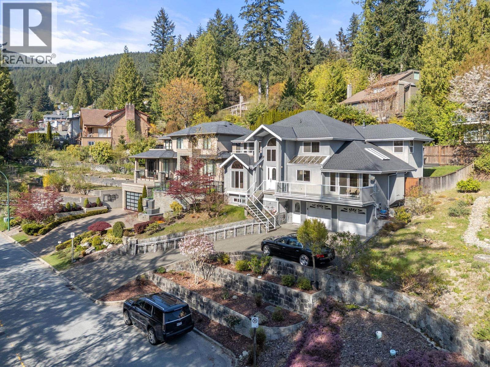 Photo 2 of 192 Montroyal Boulevard, North Vancouver BC