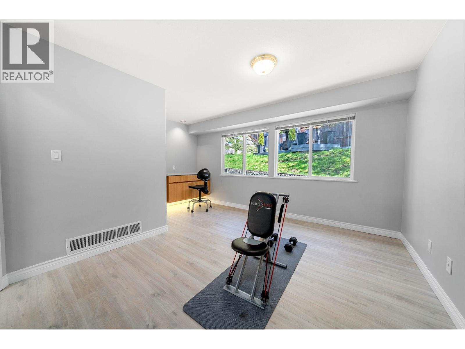 Photo 21 of 192 Montroyal Boulevard, North Vancouver BC