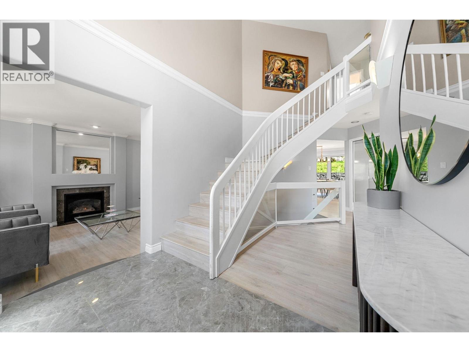 Photo 7 of 192 Montroyal Boulevard, North Vancouver BC