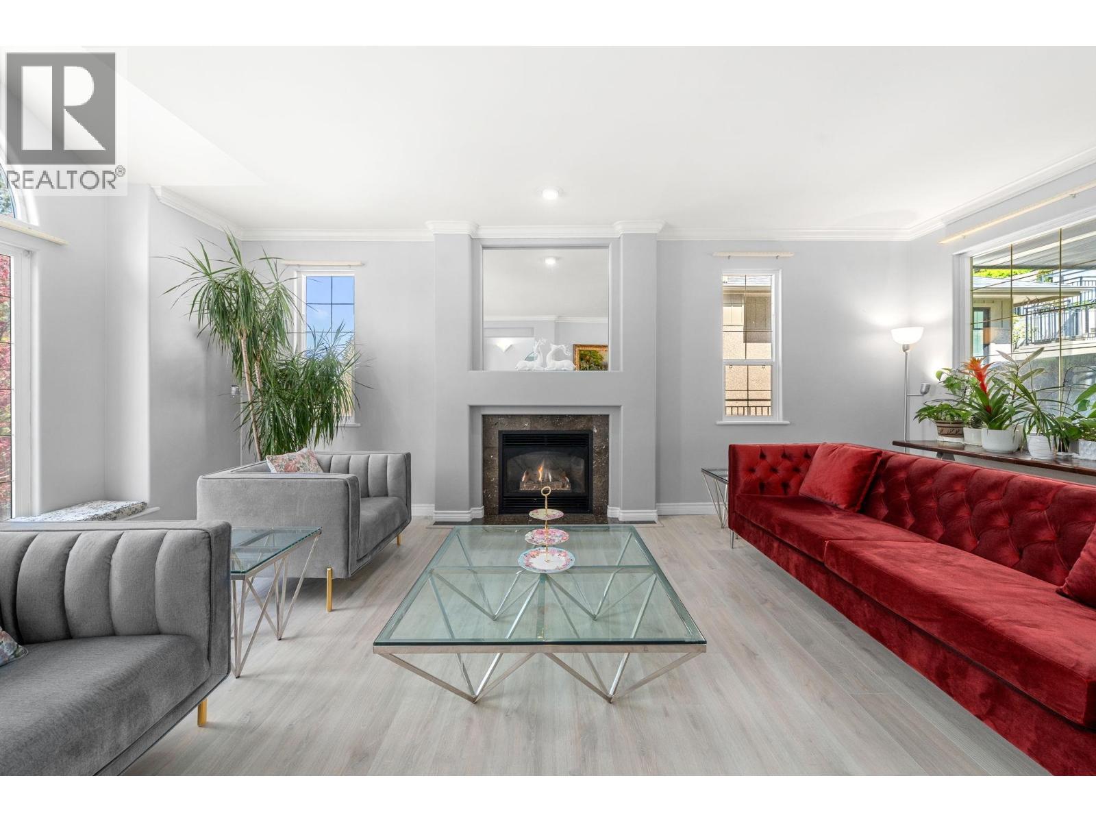 Photo 9 of 192 Montroyal Boulevard, North Vancouver BC