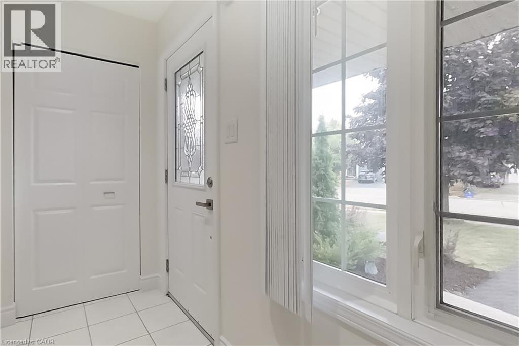Photo 6 of 40 Hawkins Drive, Cambridge ON