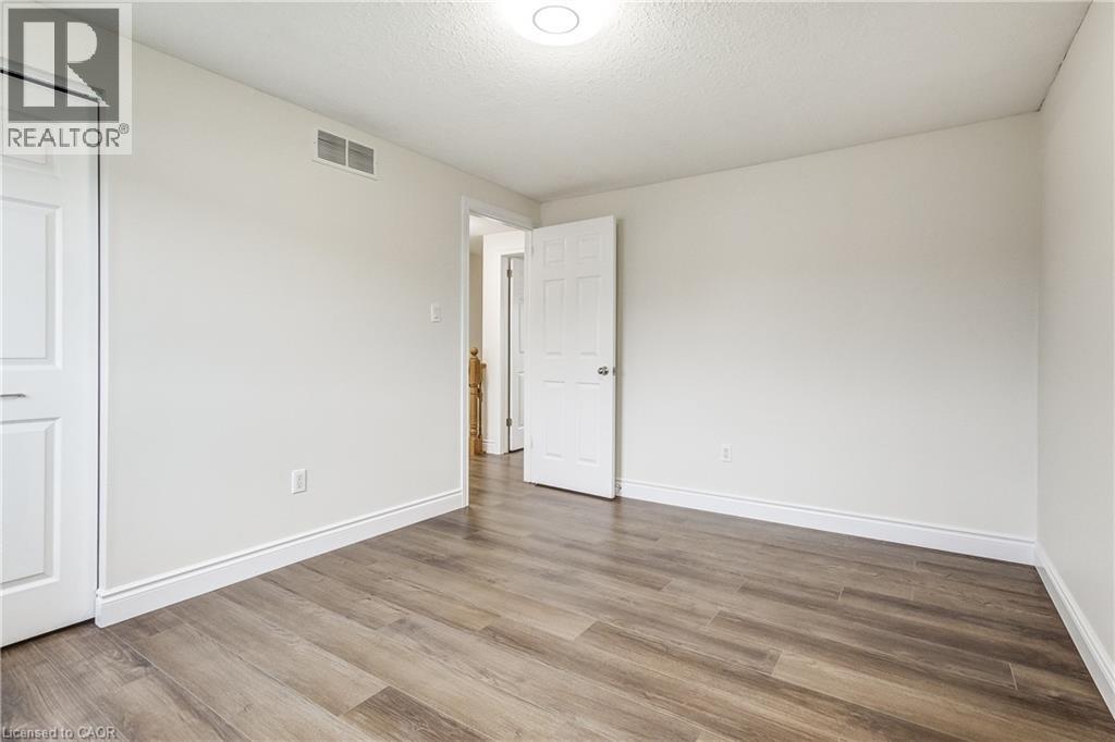 Photo 22 of 40 Hawkins Drive, Cambridge ON