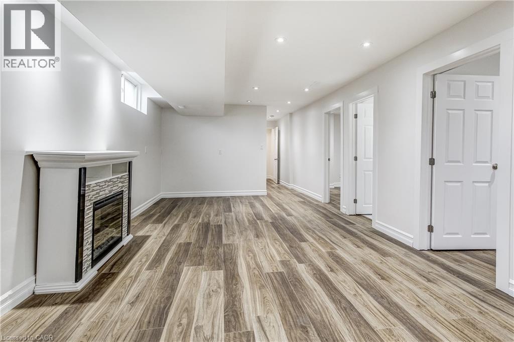 Photo 31 of 40 Hawkins Drive, Cambridge ON