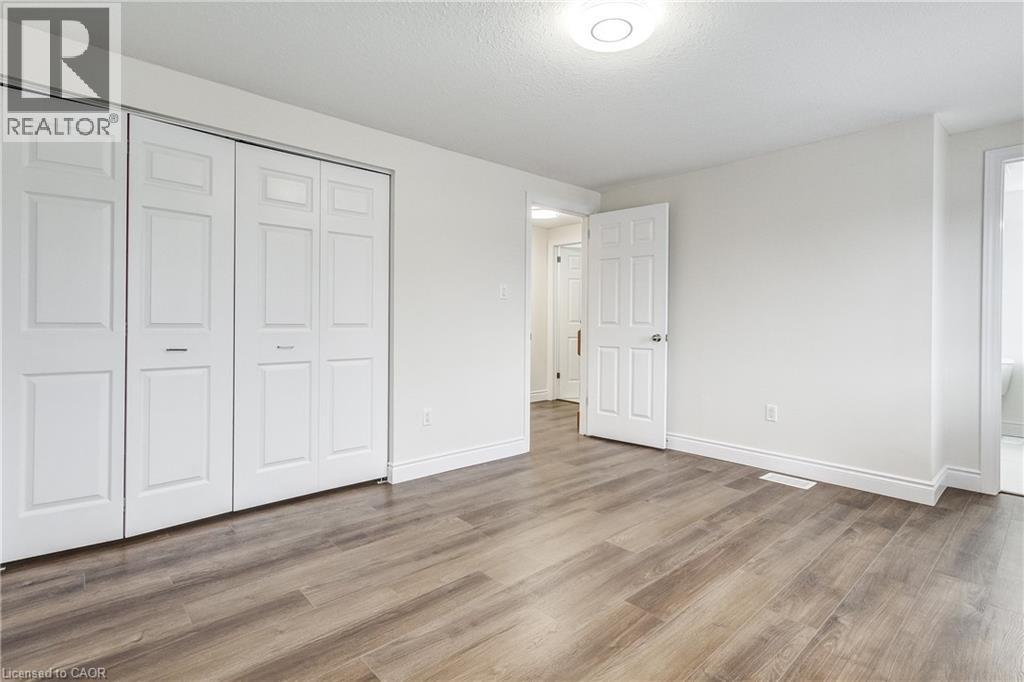 Photo 27 of 40 Hawkins Drive, Cambridge ON