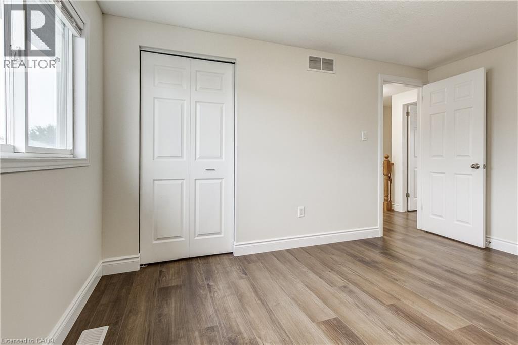 Photo 21 of 40 Hawkins Drive, Cambridge ON