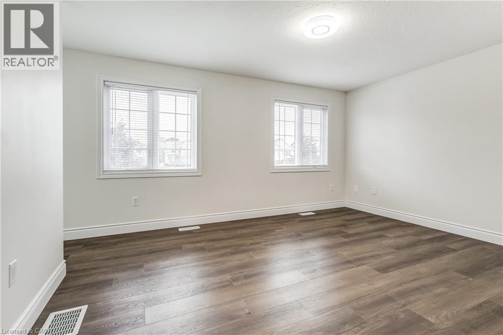 Photo 26 of 40 Hawkins Drive, Cambridge ON