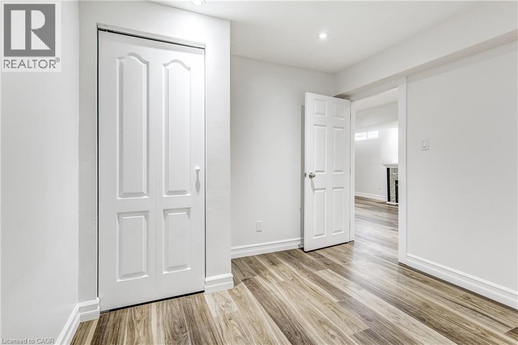 Photo 35 of 40 Hawkins Drive, Cambridge ON
