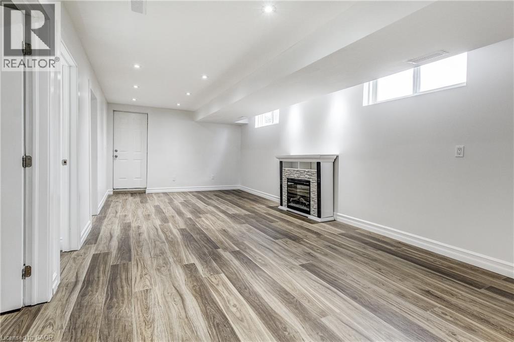 Photo 30 of 40 Hawkins Drive, Cambridge ON