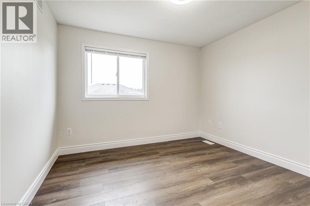 Photo 24 of 40 Hawkins Drive, Cambridge ON