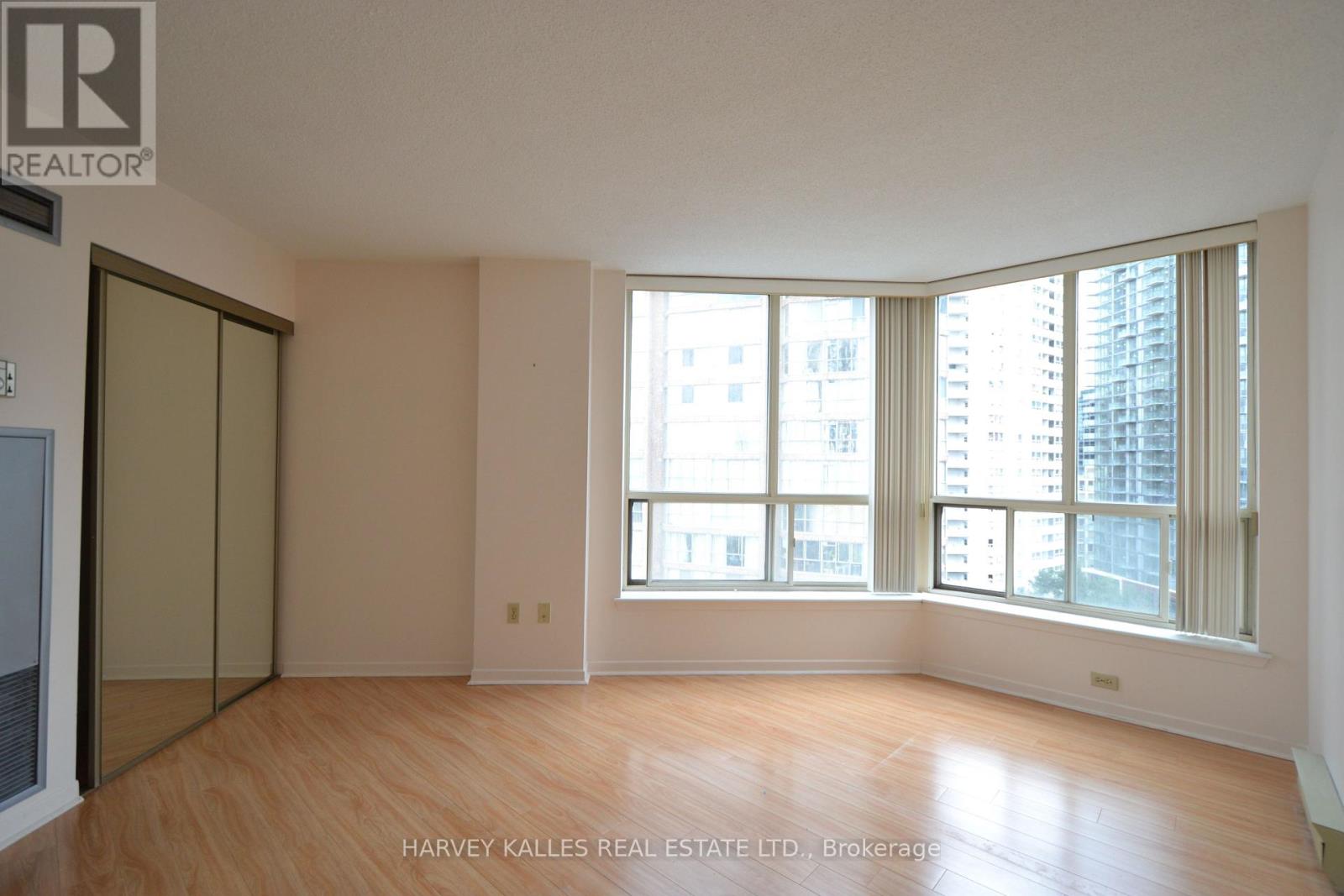 Photo 7 of 1103 44 St Joseph Street, Toronto ON