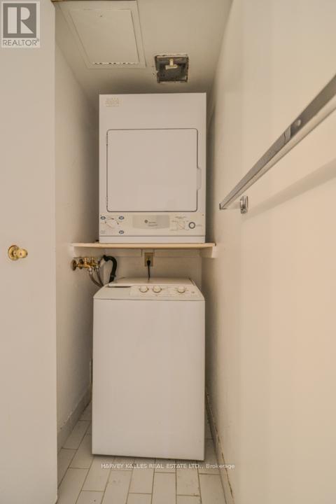 Photo 4 of 1103 44 St Joseph Street, Toronto ON